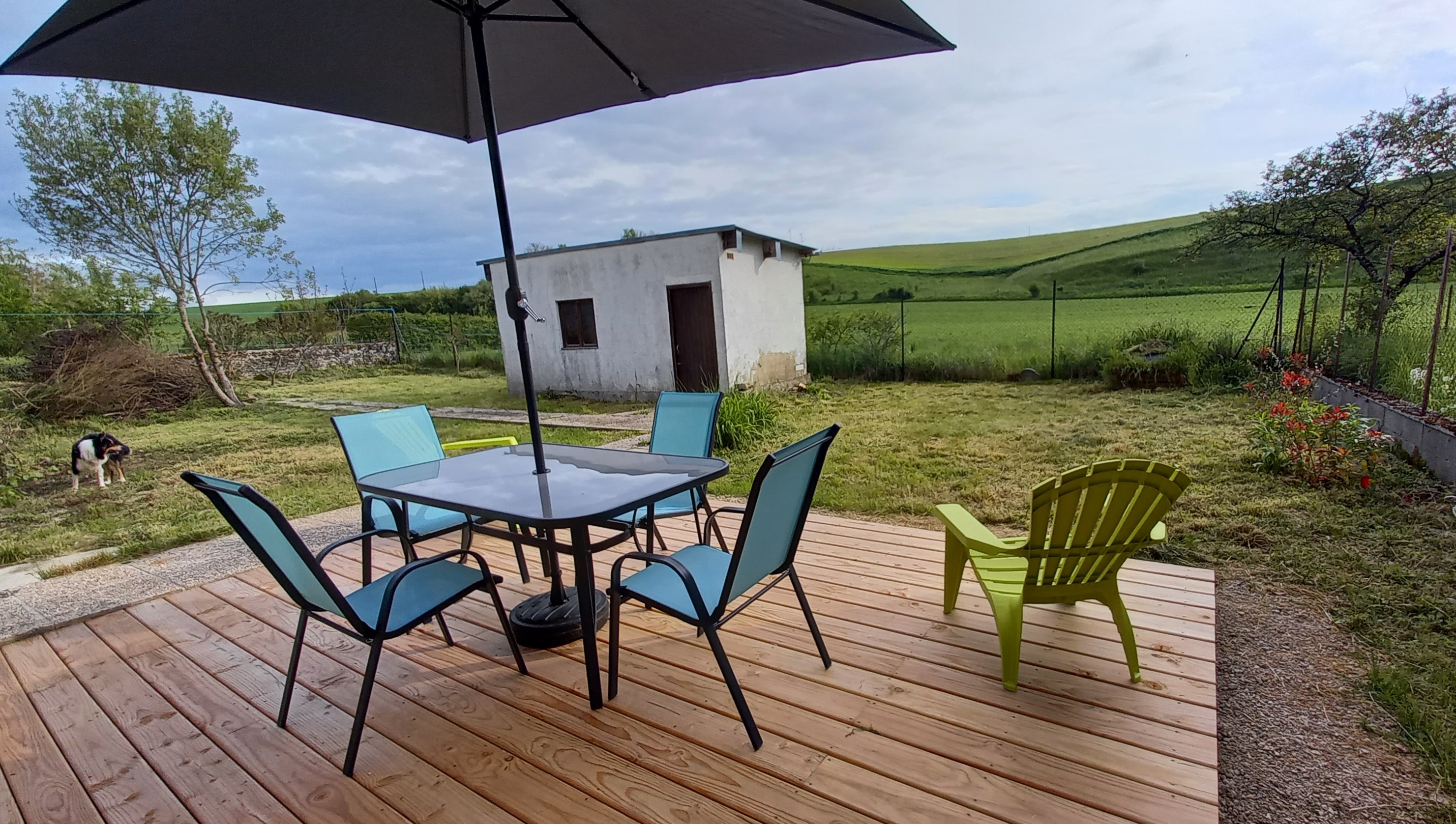 Gîte Au temps retrouvé - Terrasse vue sur champ