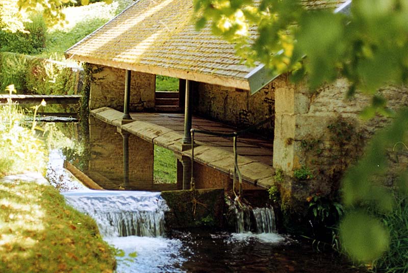 Lavoir de l'entre deux eaux à Auberive