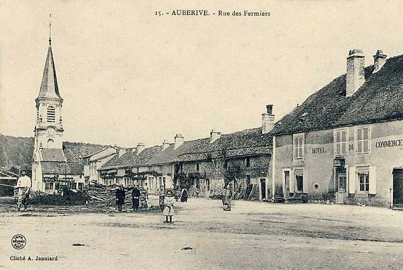 Carte postale de la rue ds fermiers à Auberive