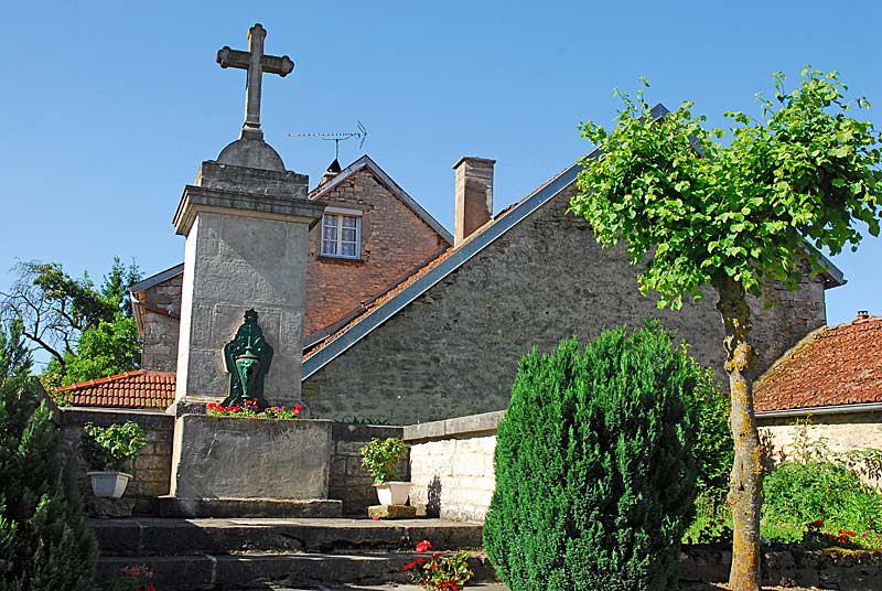 Ancienne fontaine de Courcelles-sur-Aujon