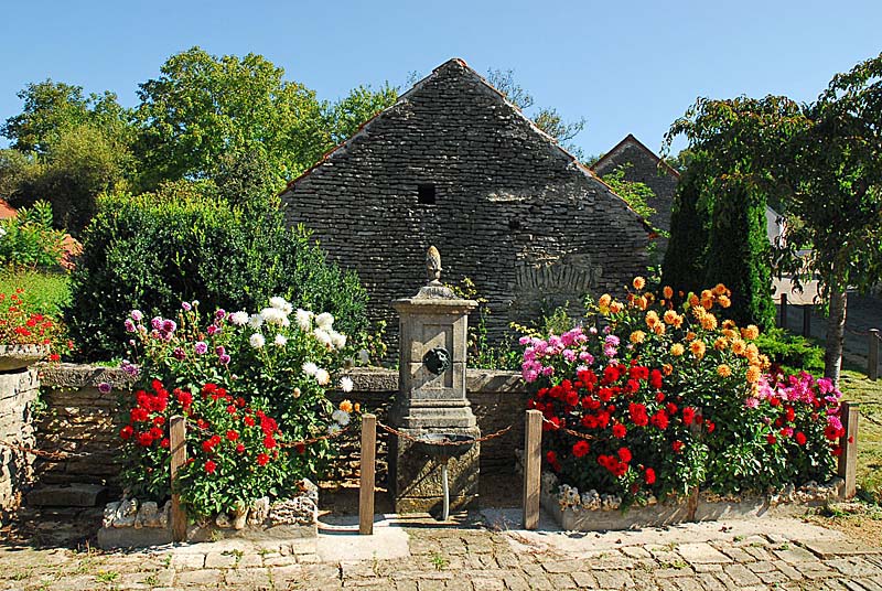 Ancienne fontaine de Faverolles
