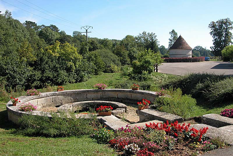 Fontaine ronde de Marac